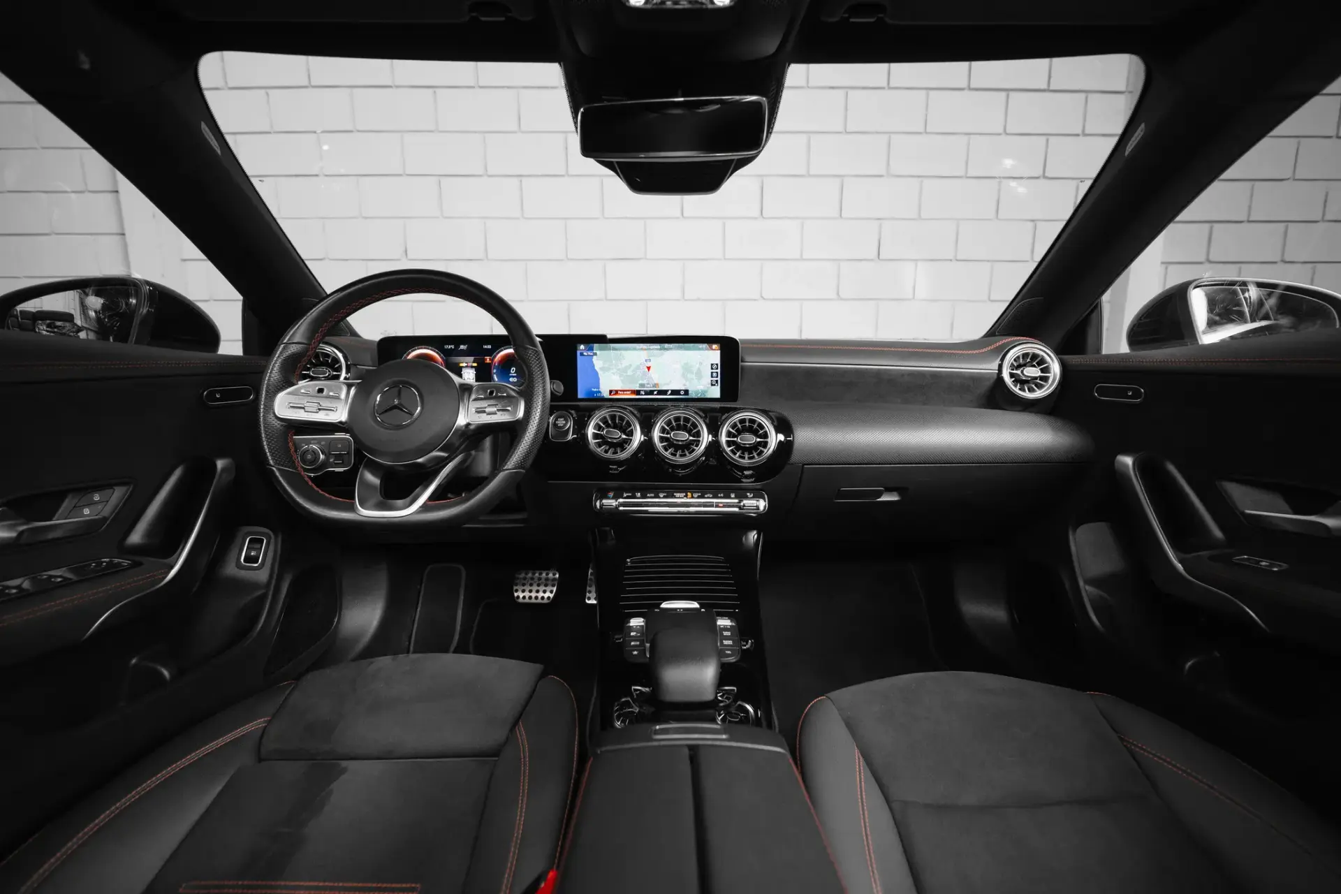 Mercedes-Benz CLA 250 e Shooting Brake AMG Line 32