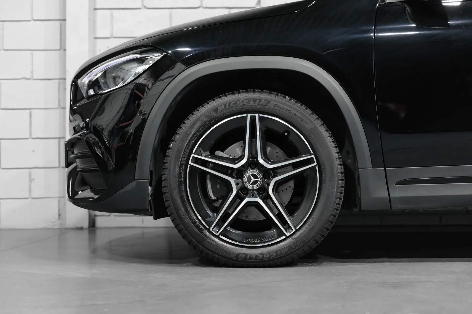 Mercedes-Benz GLA 250 e 8G-DCT AMG Line 5