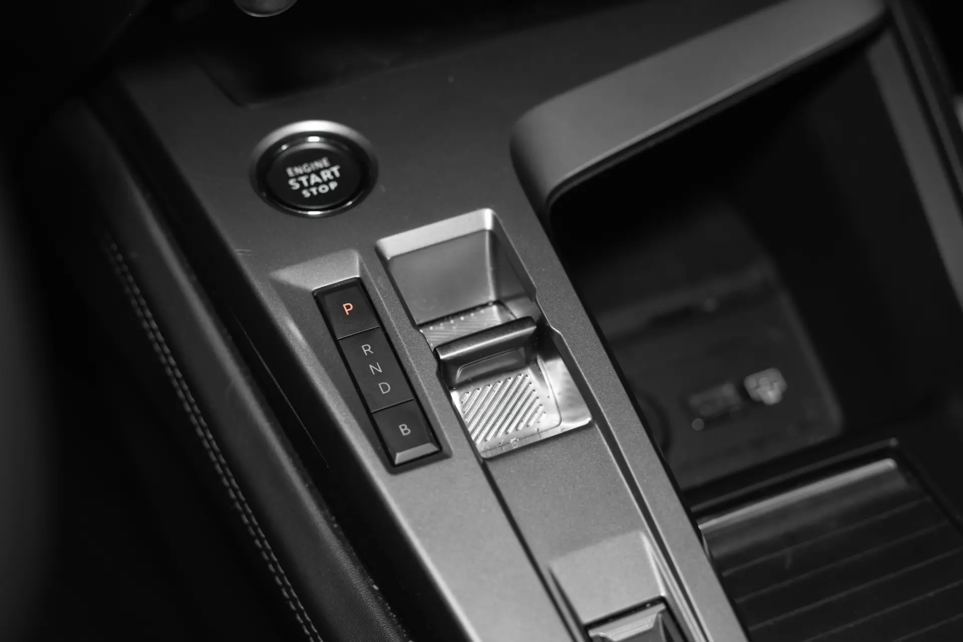 Peugeot 408 1.6 Hybrid Allure e-EAT8 29