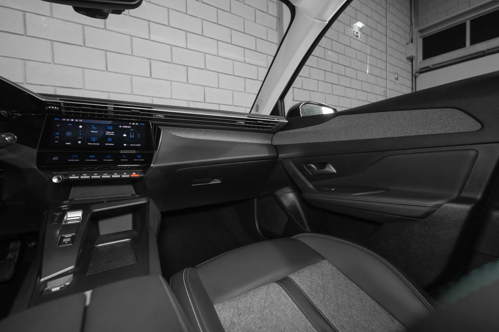 Peugeot 408 1.6 Hybrid Allure e-EAT8 36