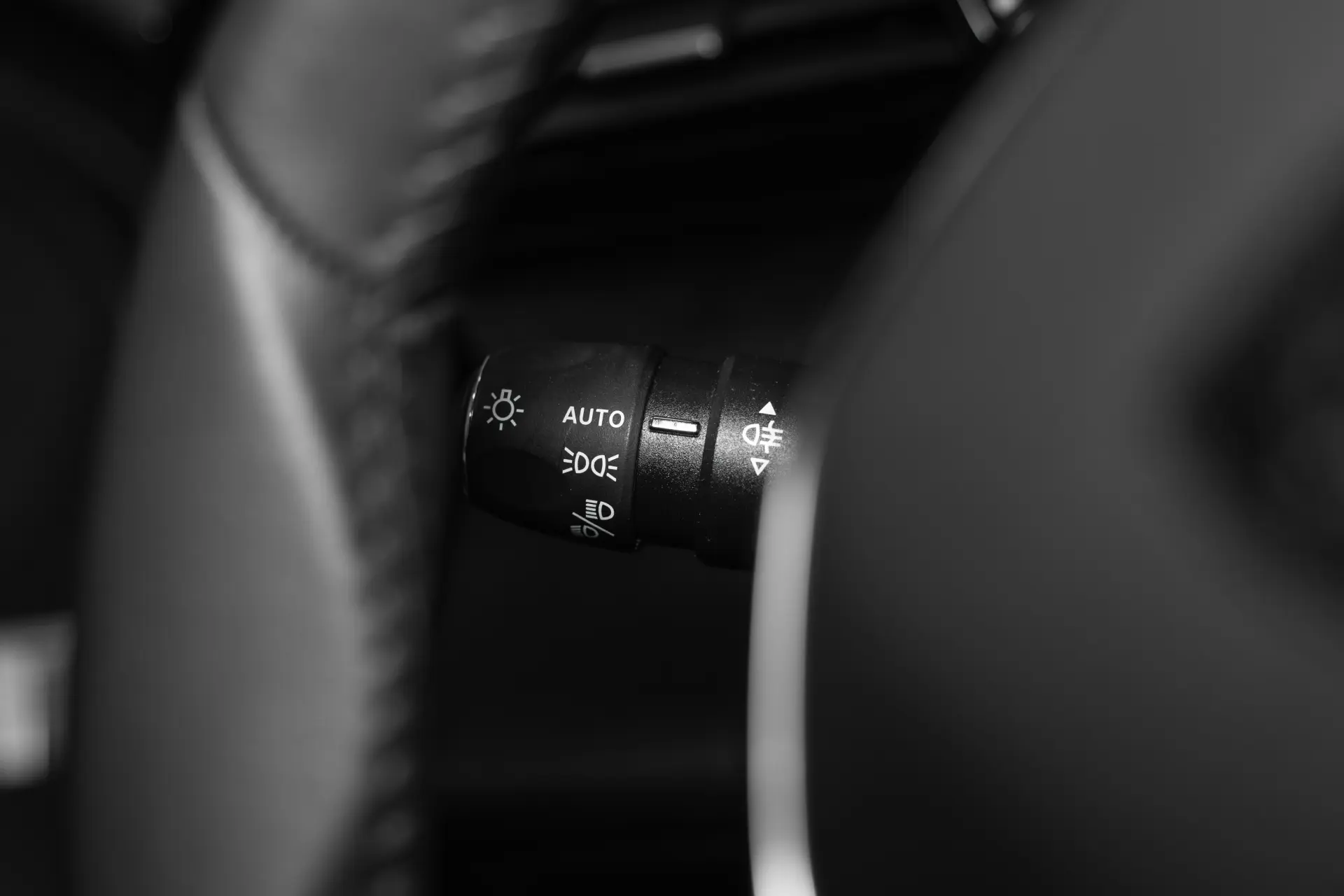 Peugeot 408 1.6 Hybrid Allure e-EAT8 28