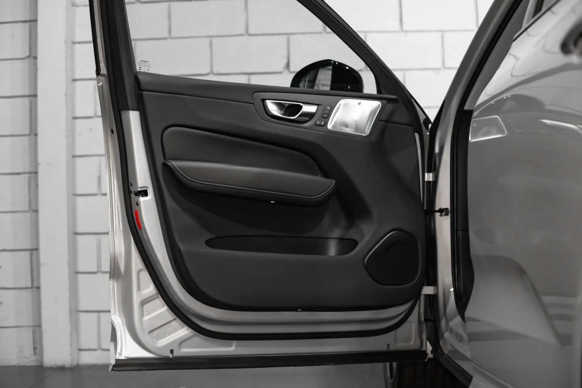 Volvo XC 60 2.0 T6 PHEV Black Edition 25