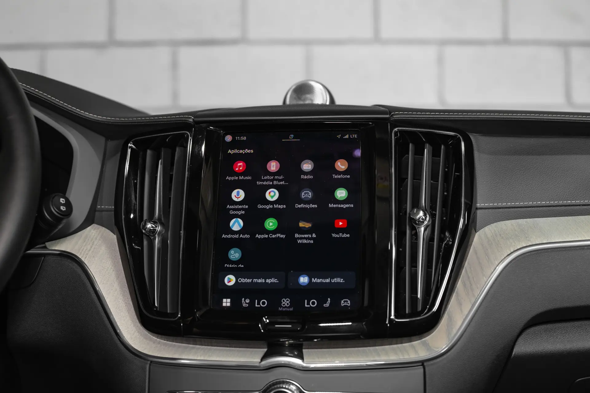 Volvo XC 60 2.0 T6 PHEV Black Edition 14