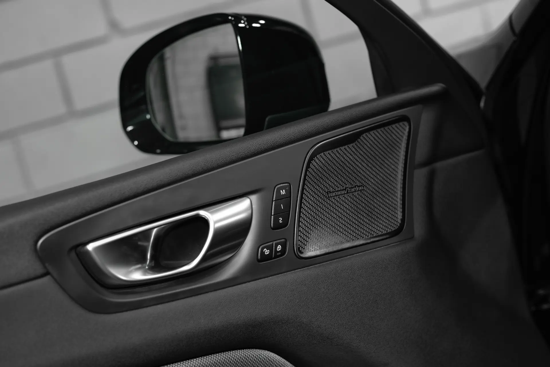 Volvo XC 60 2.0 T6 PHEV Black Edition 23