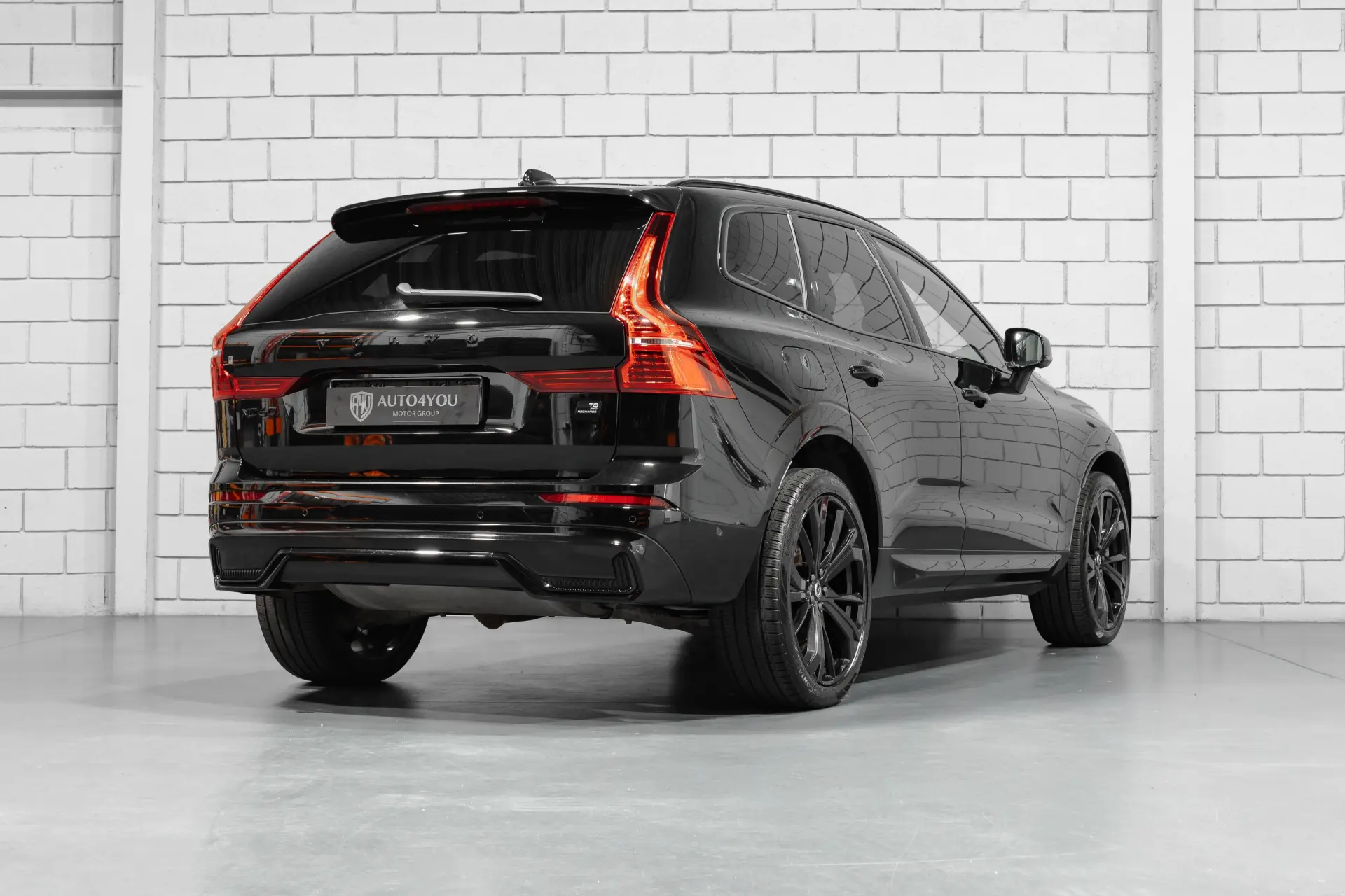 Volvo XC 60 2.0 T6 PHEV Black Edition 4