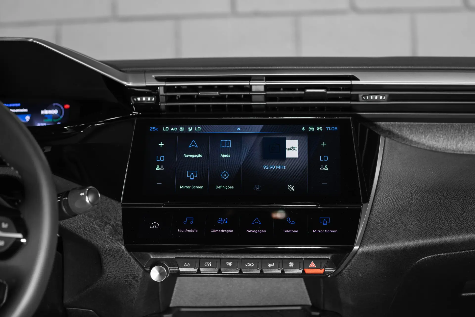 Peugeot 408 1.6 Hybrid Allure e-EAT8 11