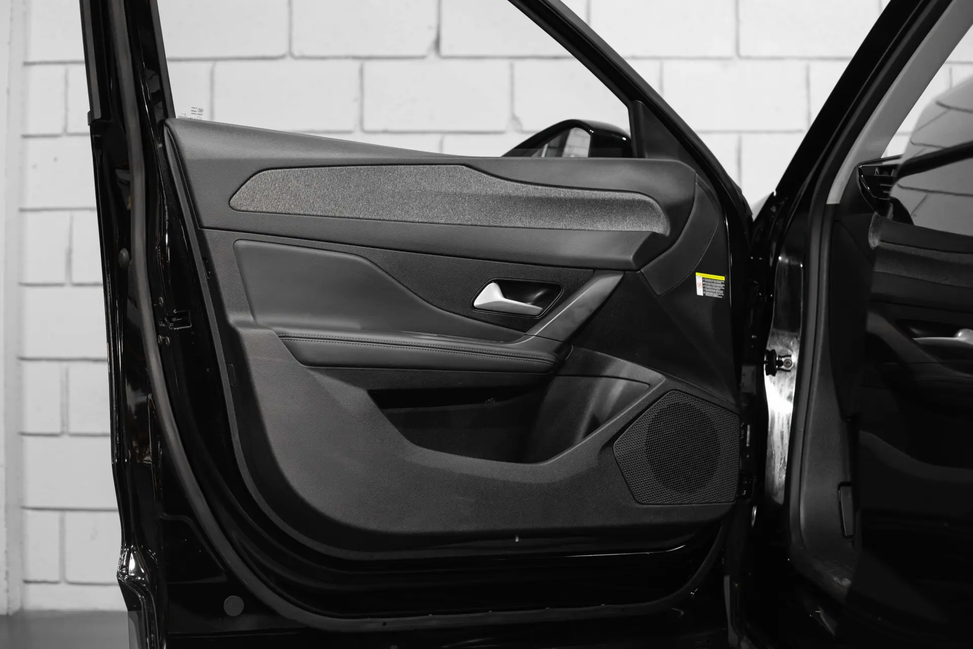Peugeot 408 1.6 Hybrid Allure e-EAT8 24