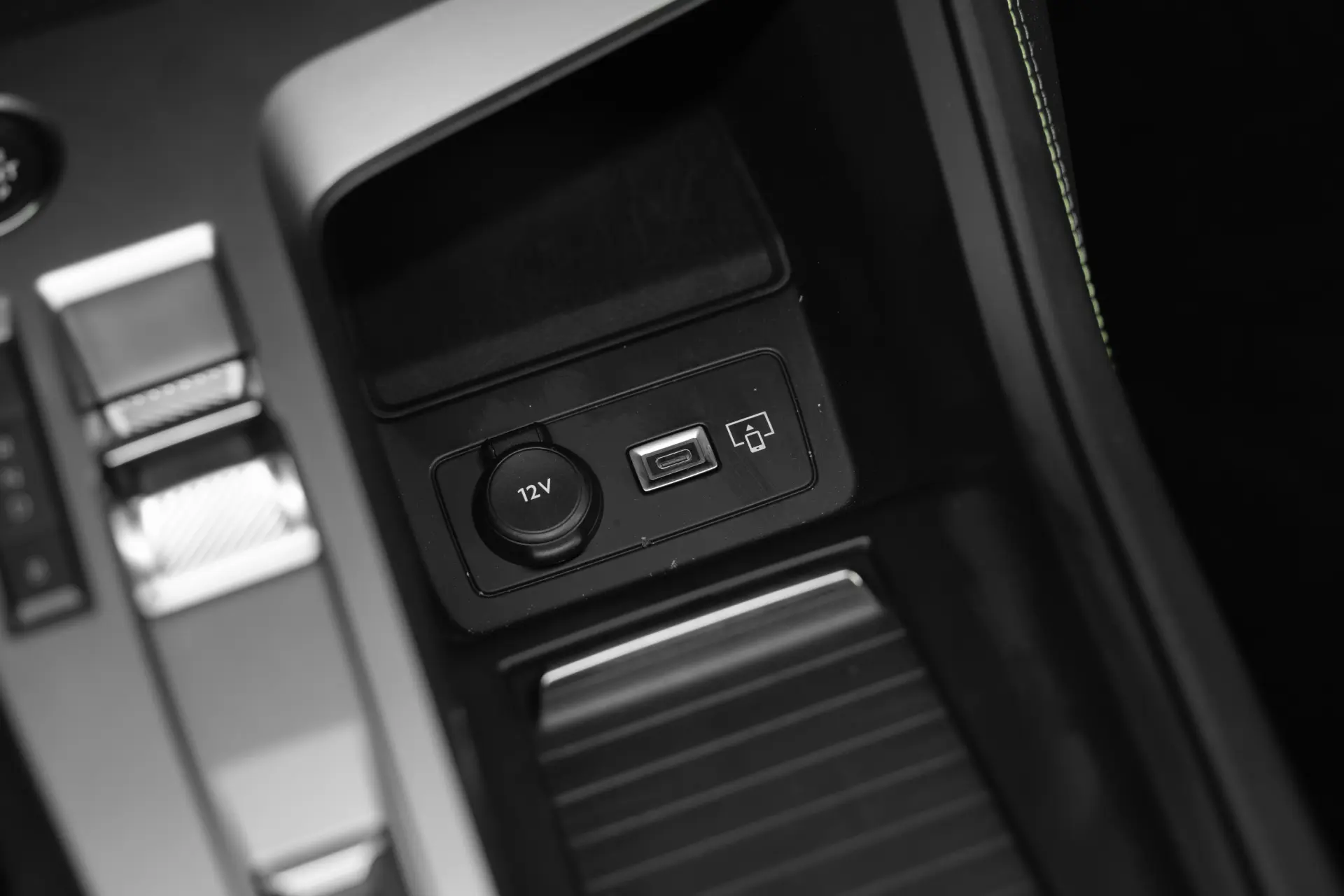 Peugeot 408 1.6 Hybrid GT e-EAT8 34