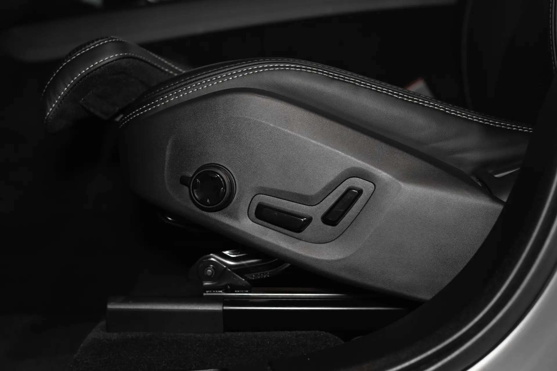 Volvo XC 60 2.0 T6 PHEV Black Edition 29
