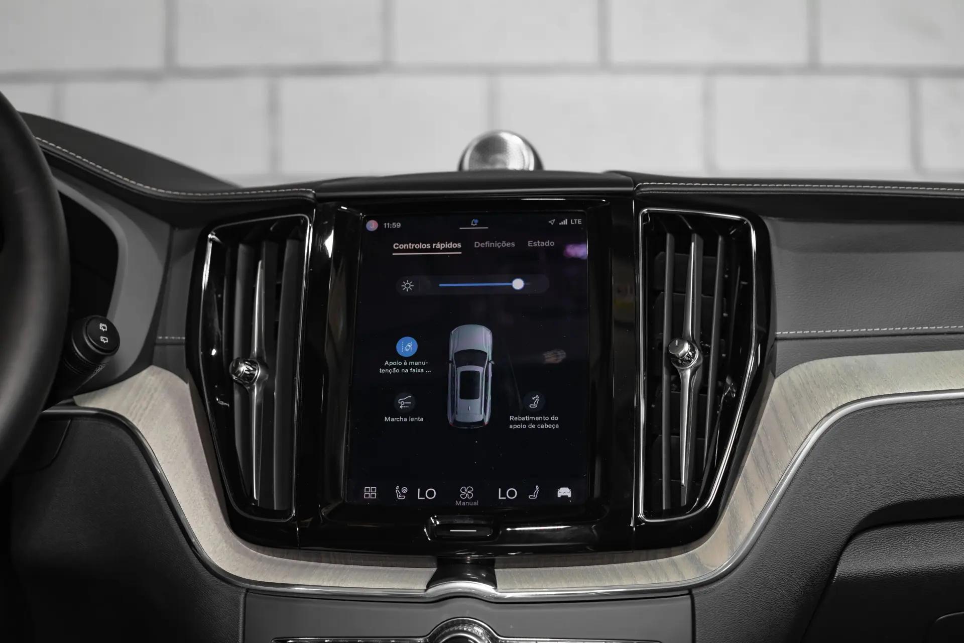 Volvo XC 60 2.0 T6 PHEV Black Edition 16