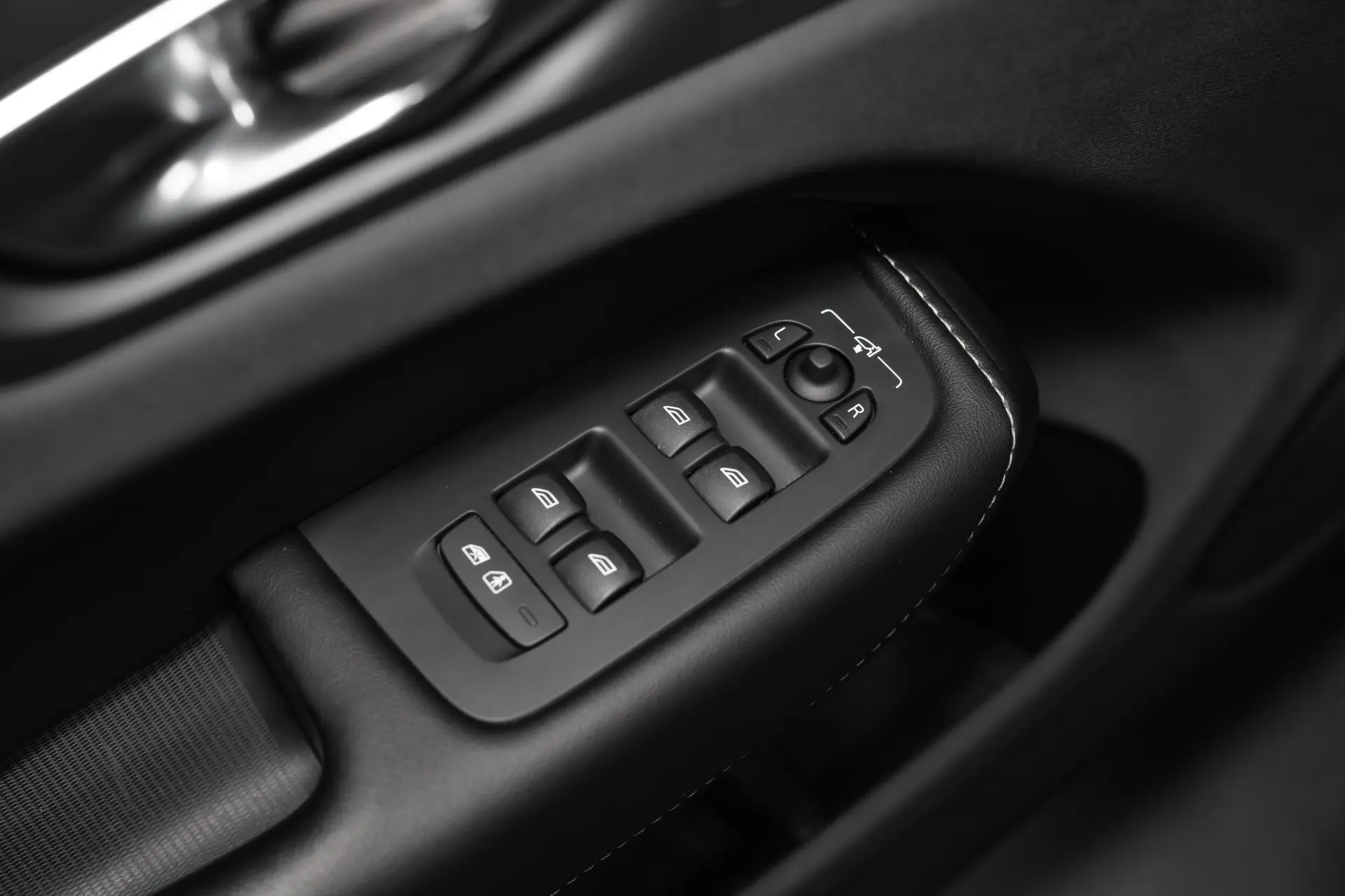 Volvo XC 60 2.0 T6 PHEV Black Edition 27