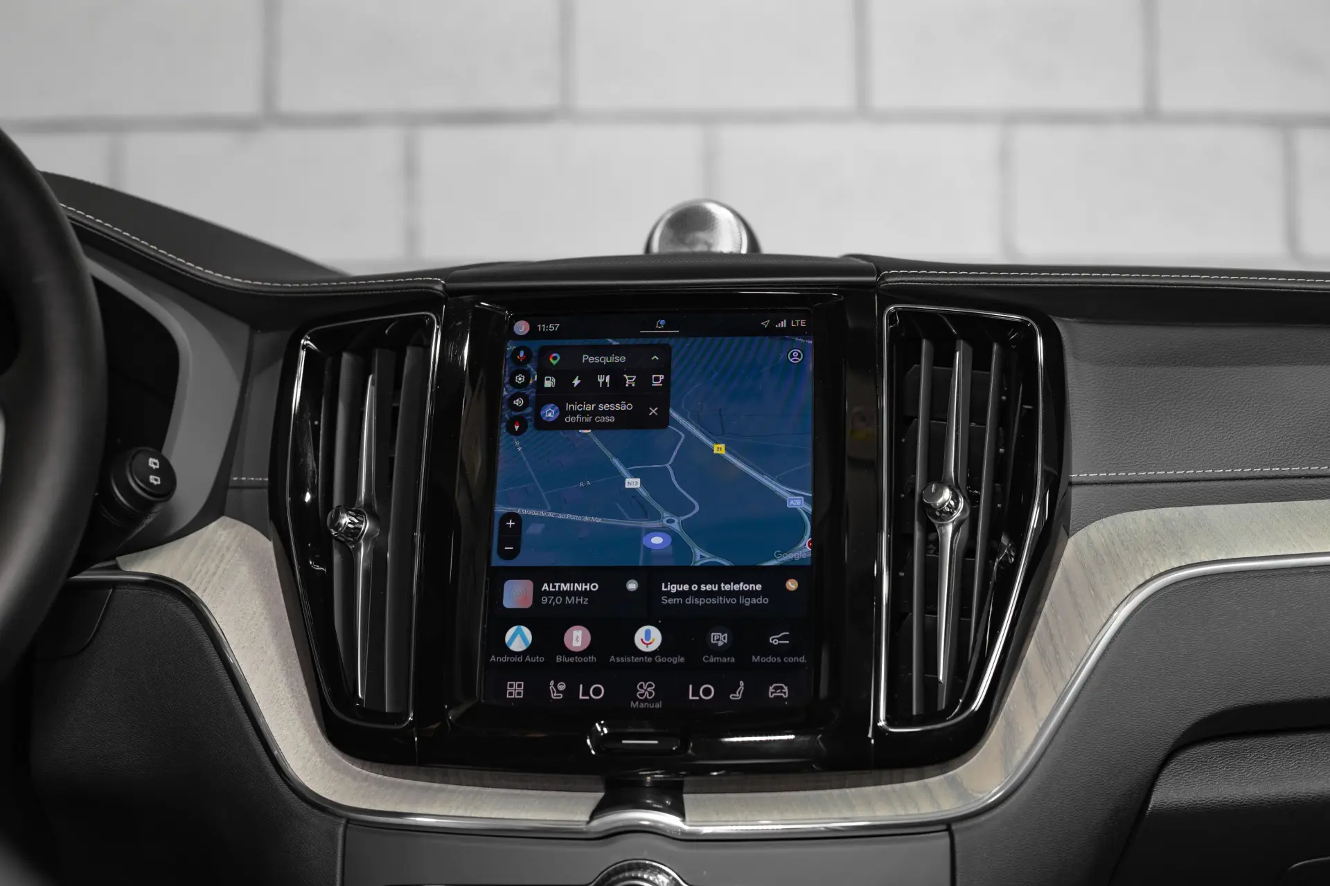 Volvo XC 60 2.0 T6 PHEV Black Edition 13