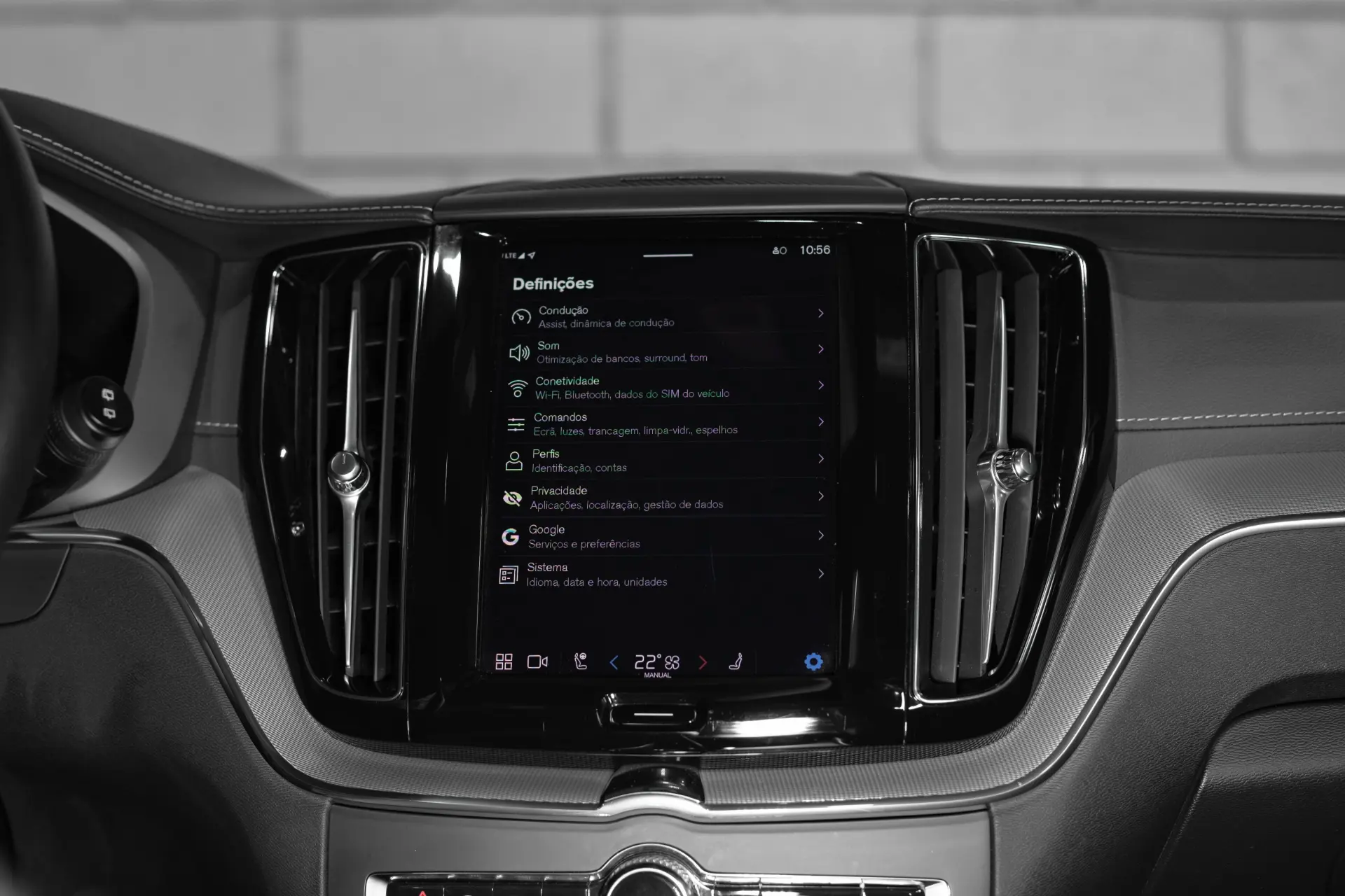Volvo XC 60 2.0 T6 PHEV Black Edition 16