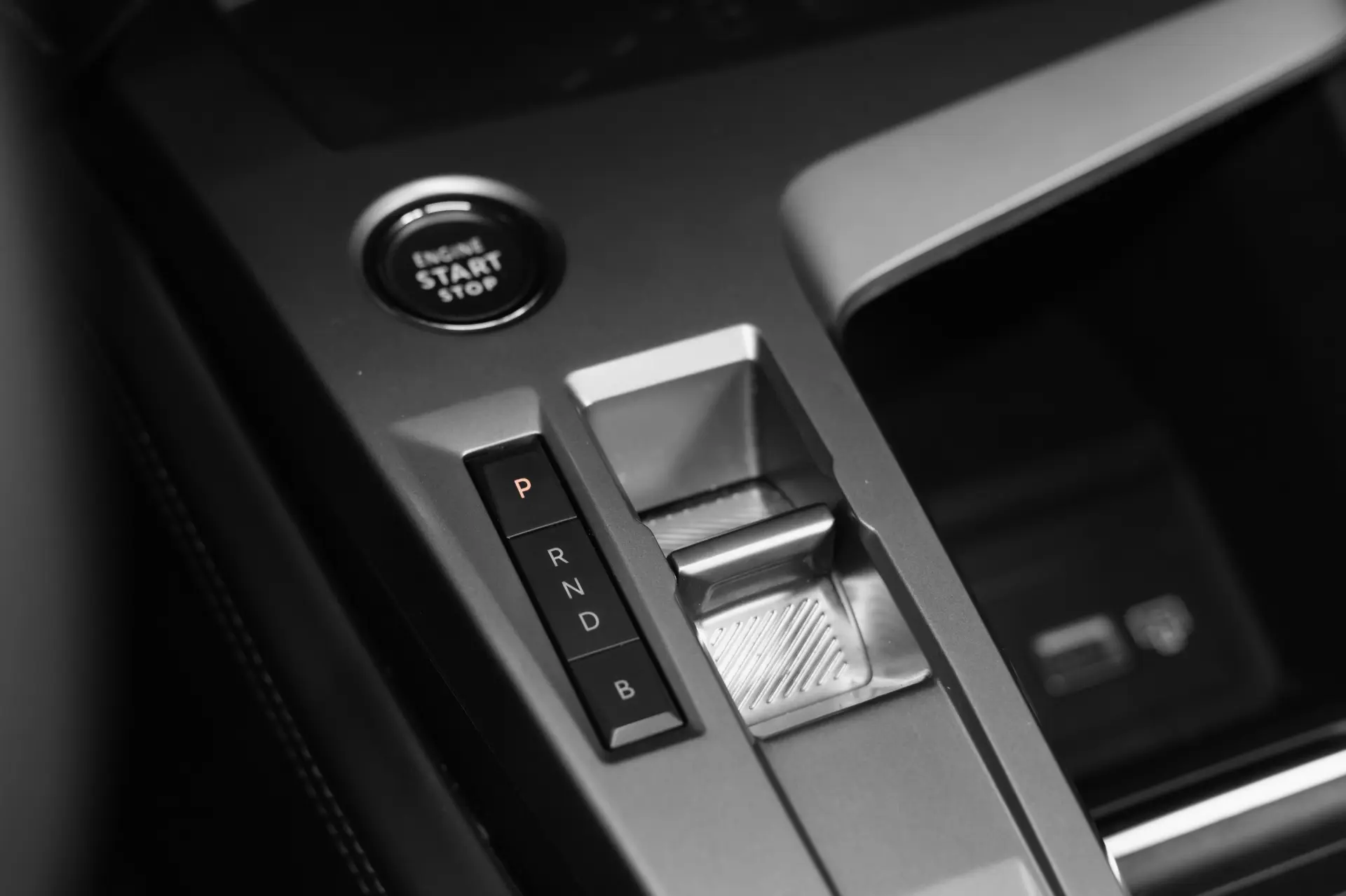 Peugeot 408 1.6 Hybrid Allure e-EAT8 23