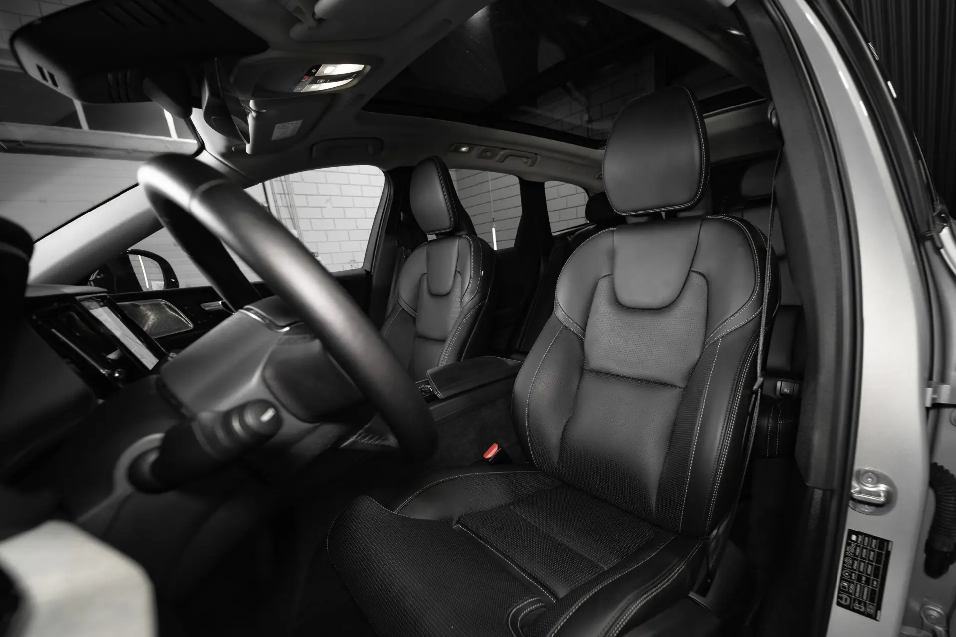 Volvo XC 60 2.0 T6 PHEV Black Edition 10