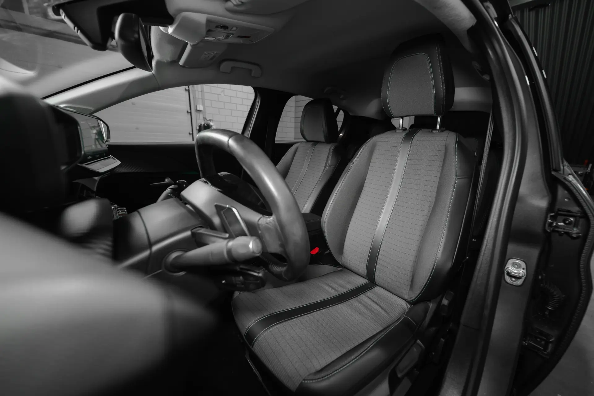 Peugeot 208 1.2 PureTech Allure Pack EAT8 11
