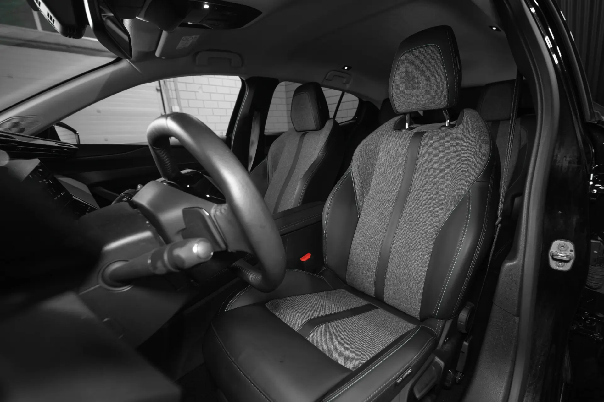 Peugeot 408 1.6 Hybrid Allure e-EAT8 8