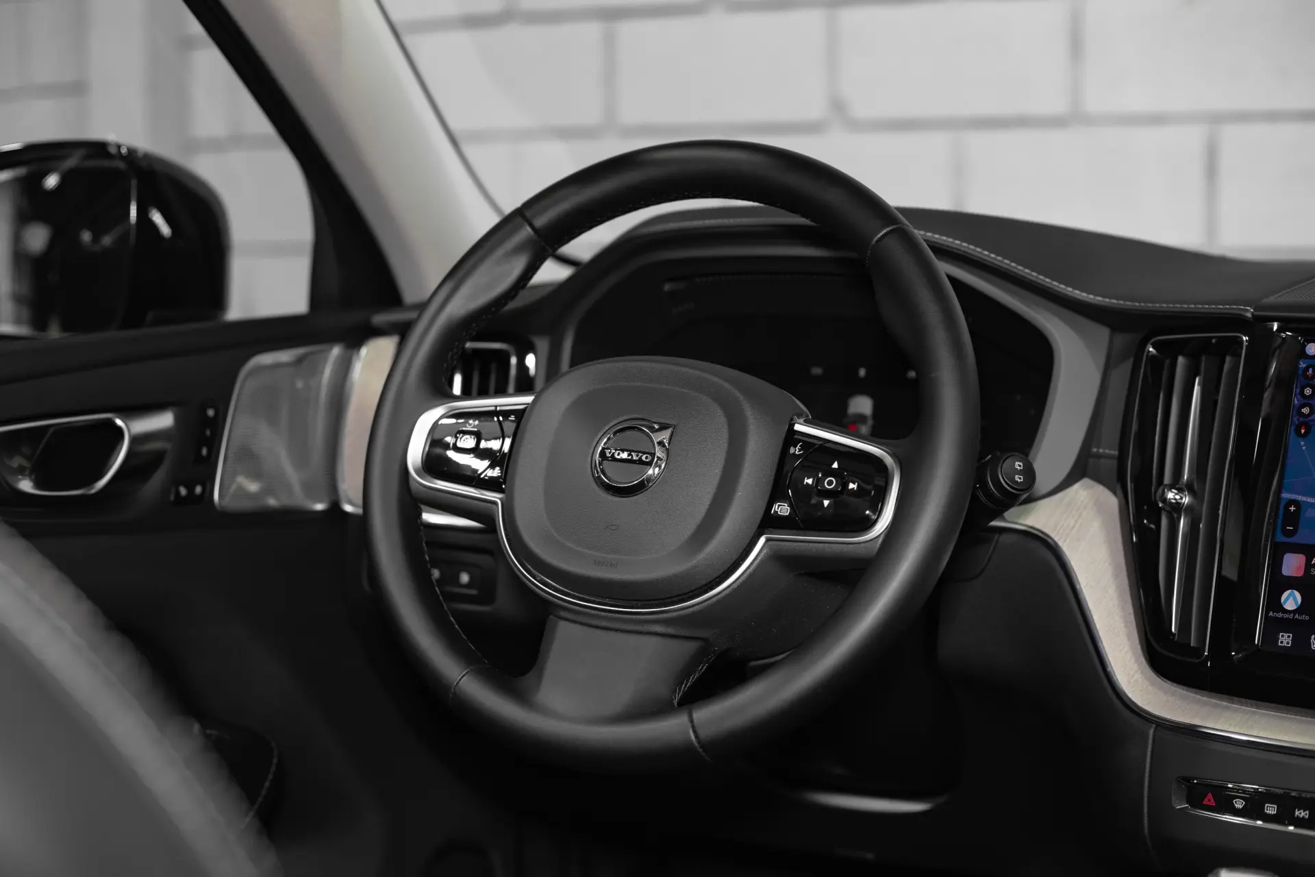 Volvo XC 60 2.0 T6 PHEV Black Edition 5