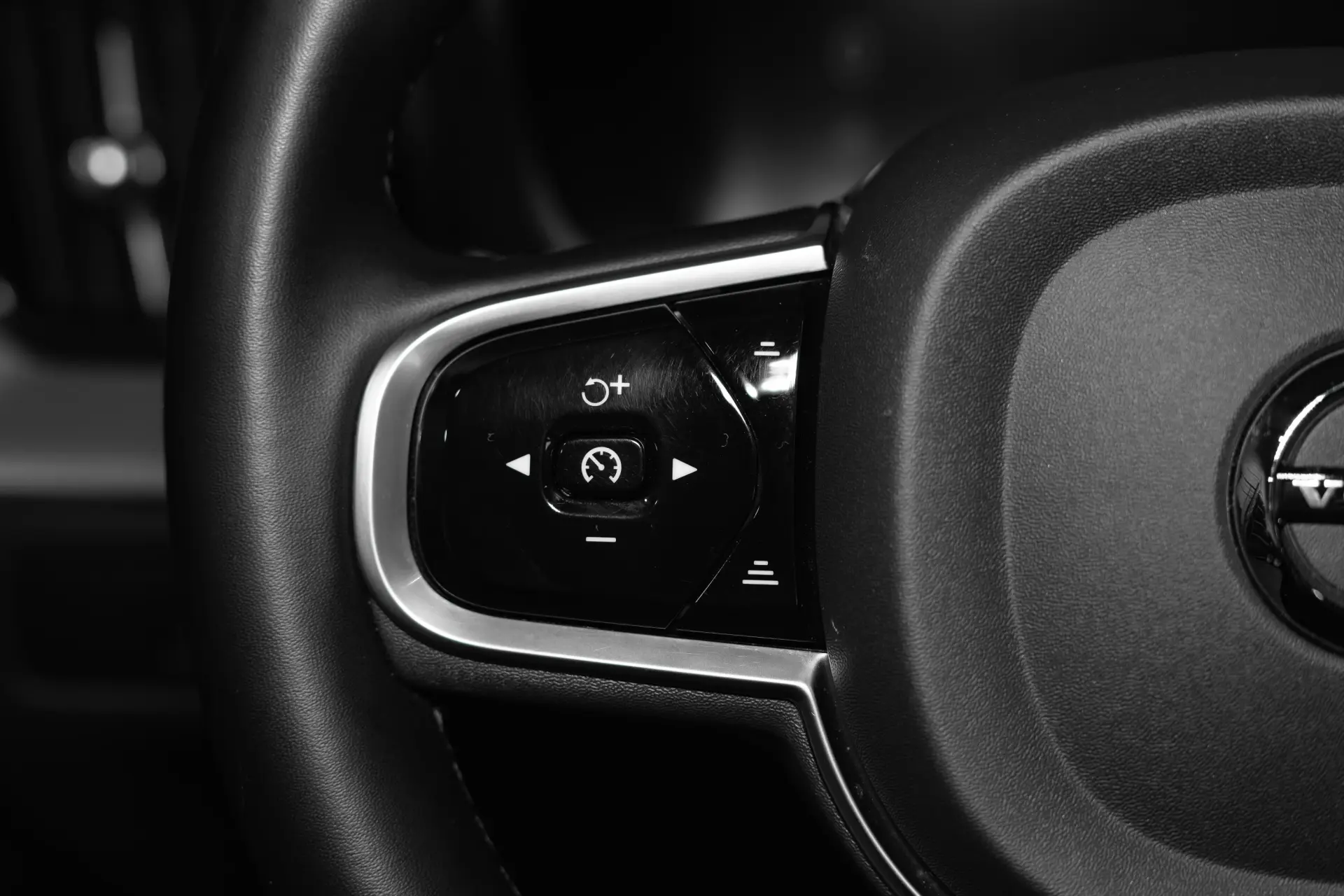 Volvo XC 60 2.0 T6 PHEV Black Edition 6