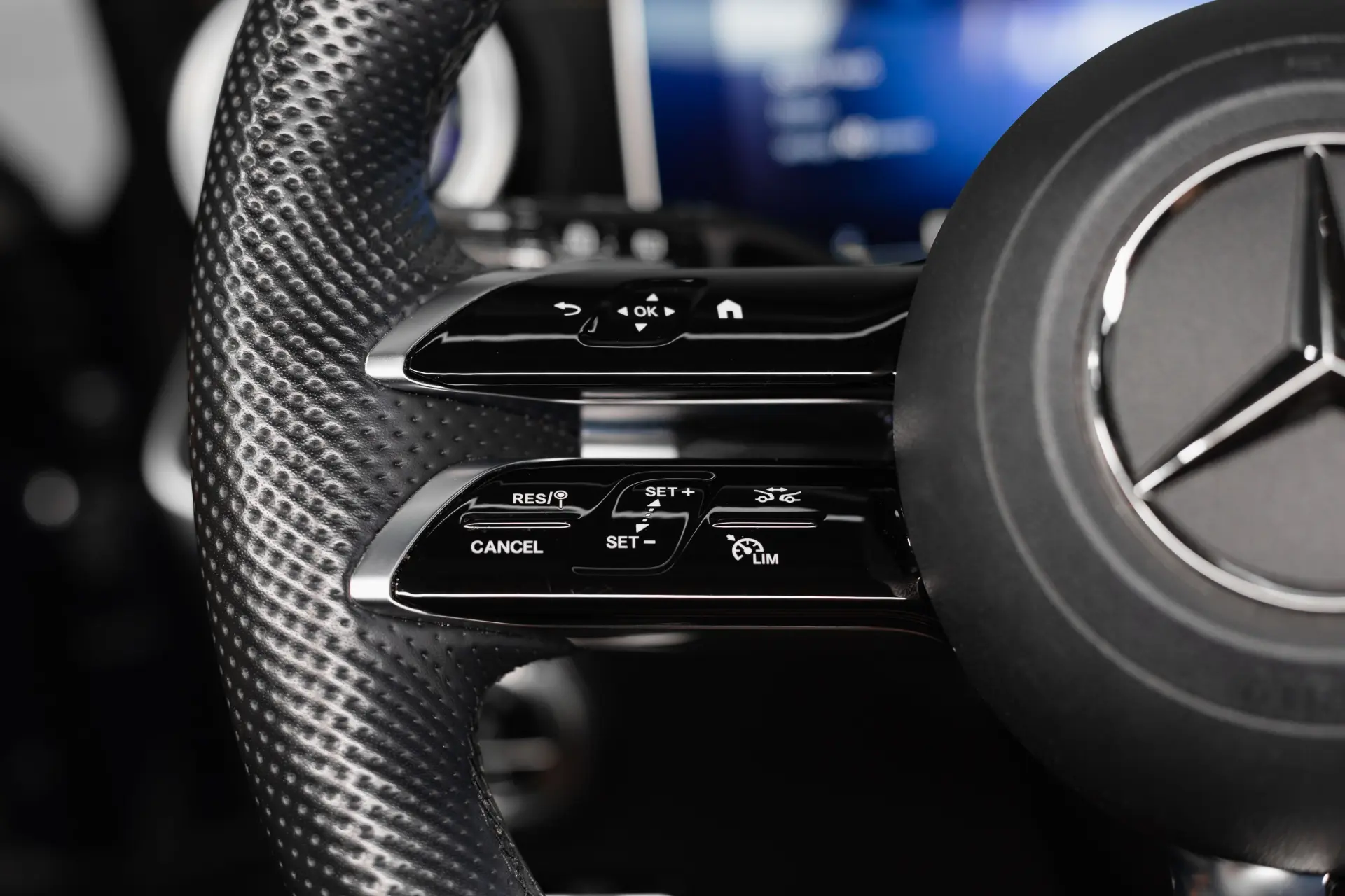 Mercedes-Benz C 300 e AMG Line 6