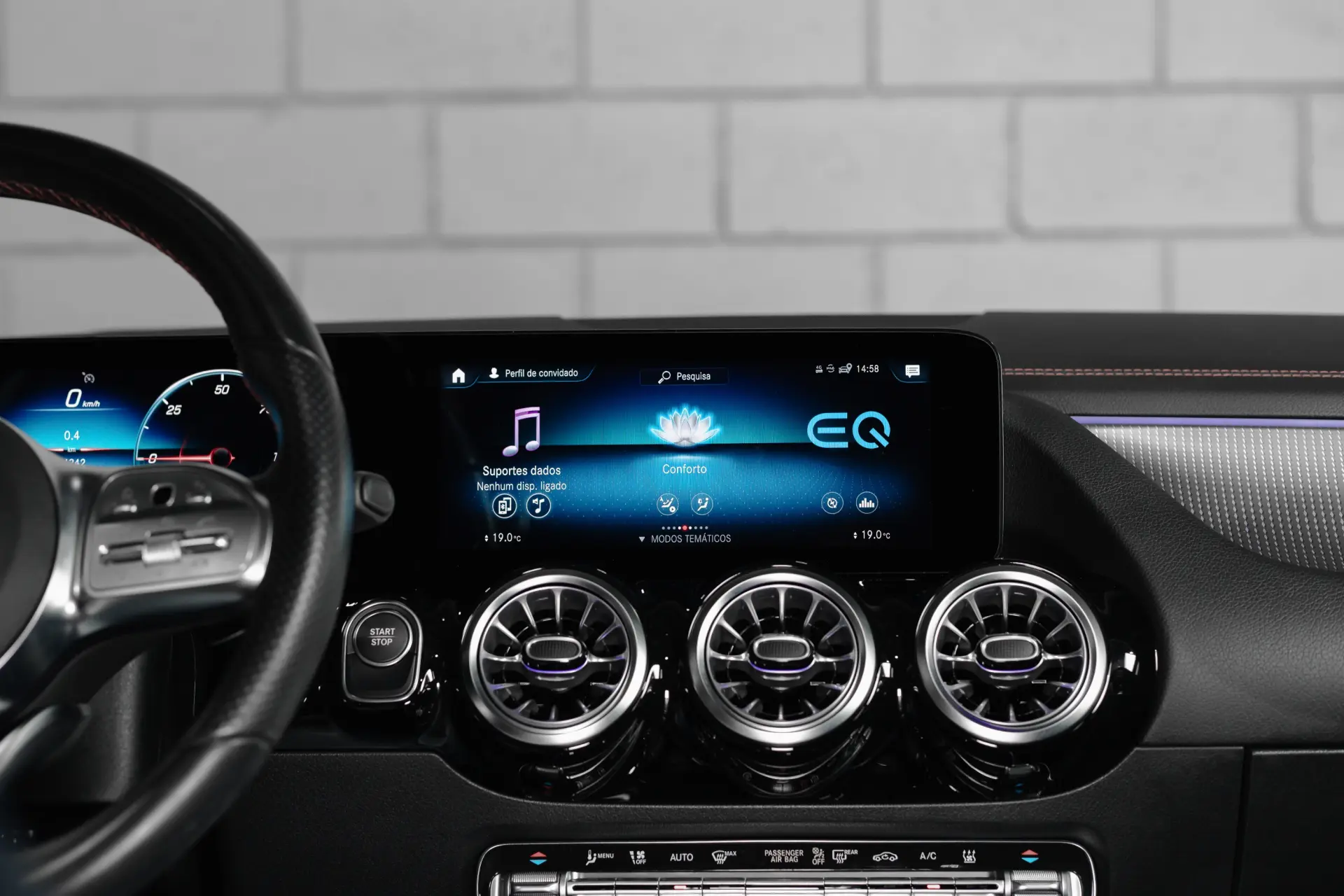 Mercedes-Benz EQA 250 AMG Line 12