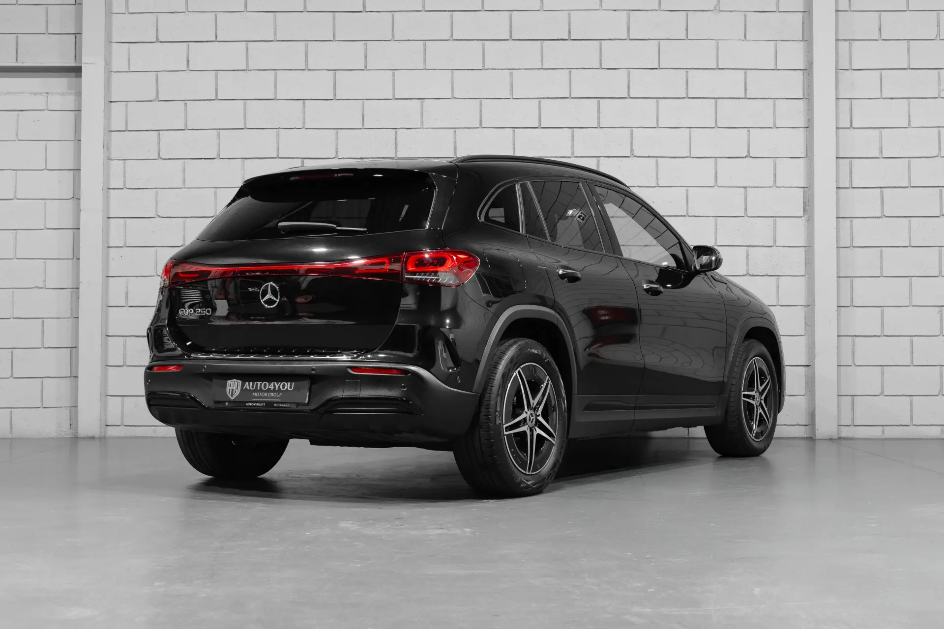 Mercedes-Benz EQA 250 AMG Line 4