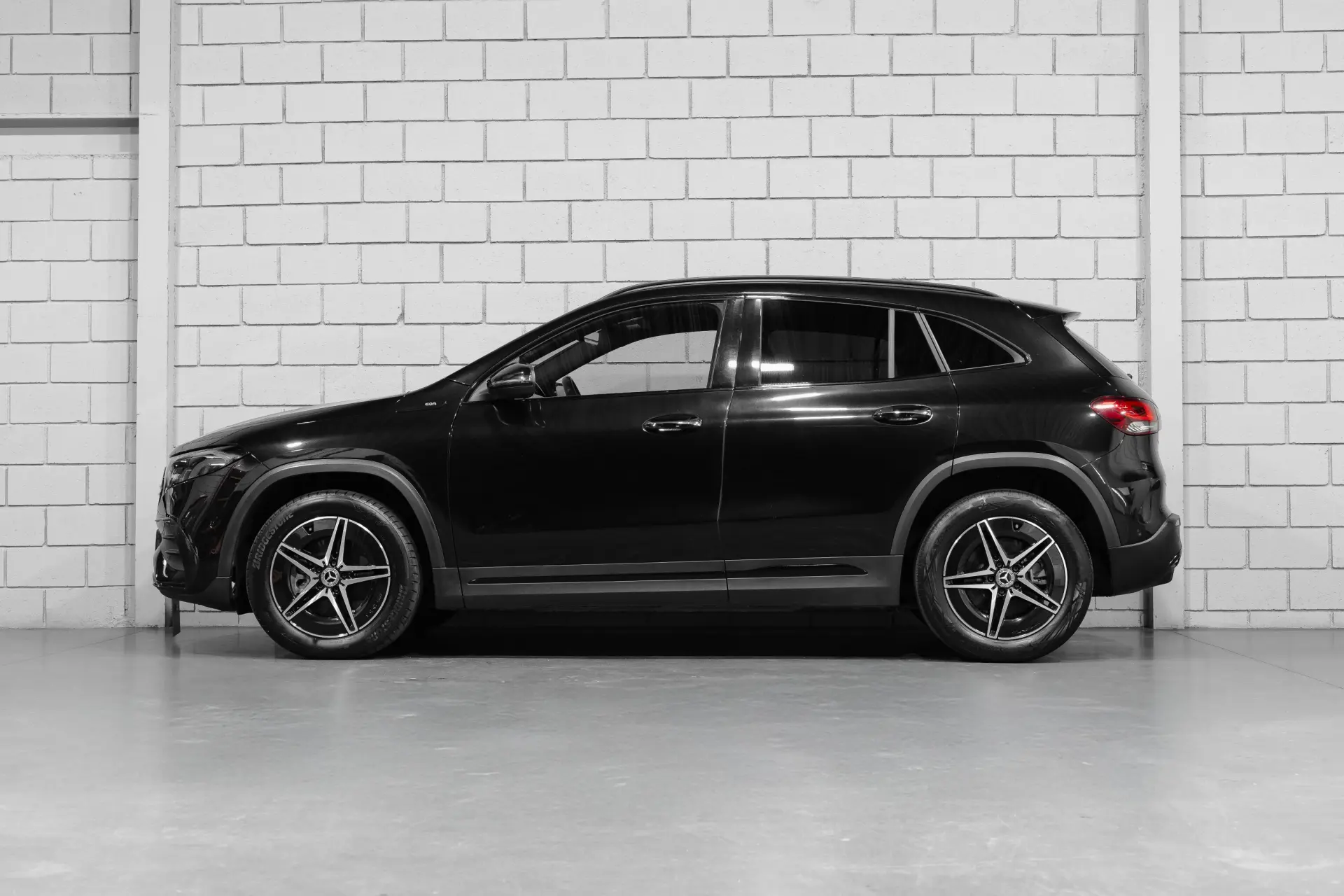 Mercedes-Benz EQA 250 AMG Line 3