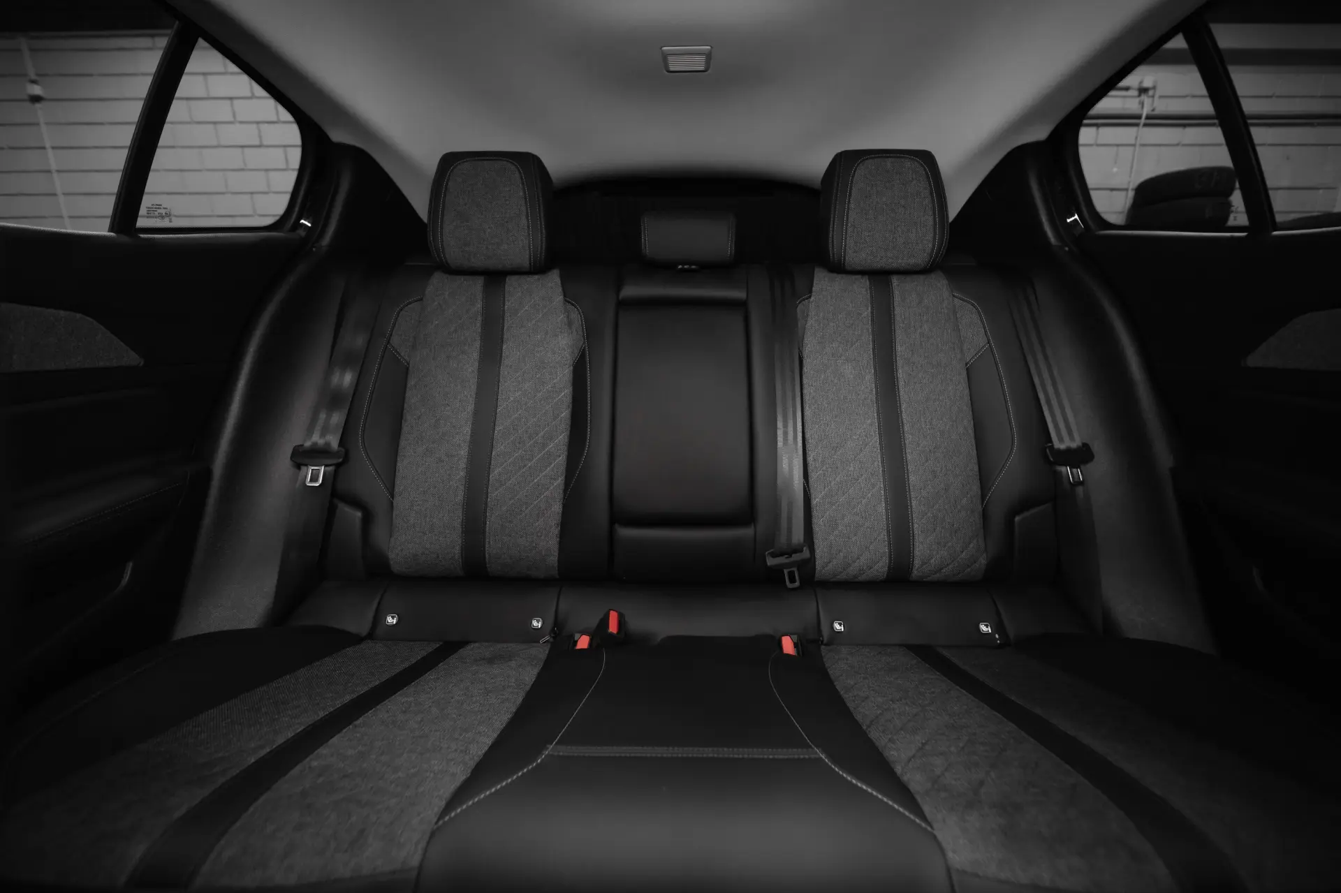 Peugeot 408 1.6 Hybrid Allure e-EAT8 9
