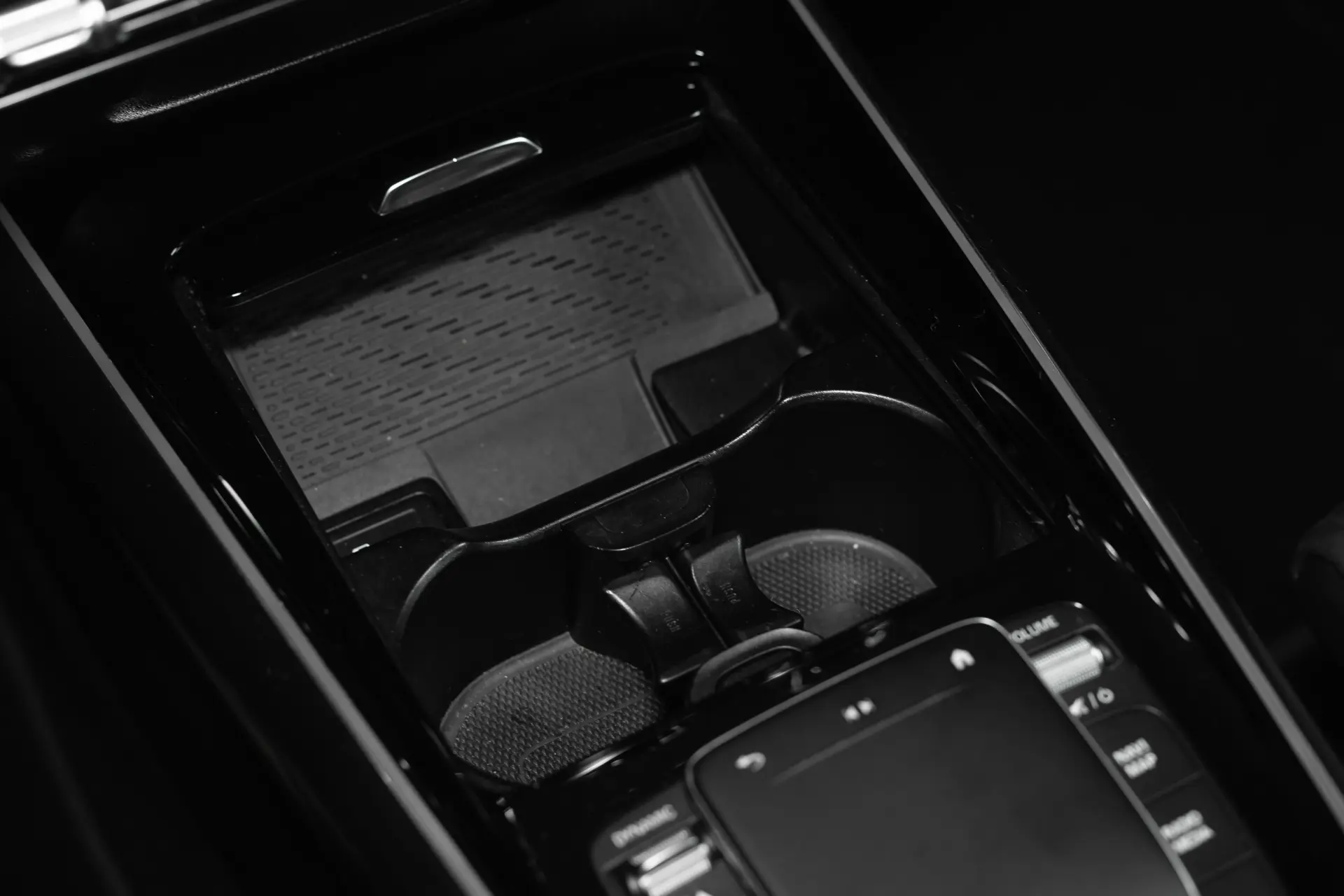 Mercedes-Benz EQA 250 AMG Line 37