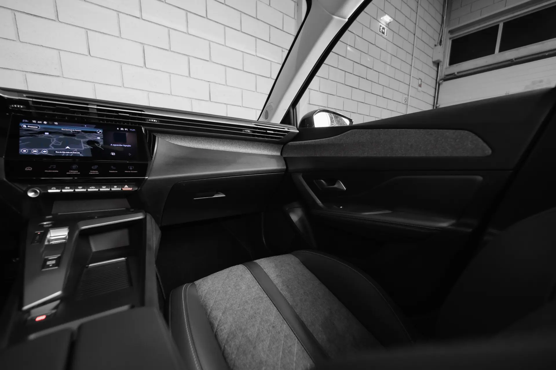 Peugeot 408 1.6 Hybrid Allure e-EAT8 28