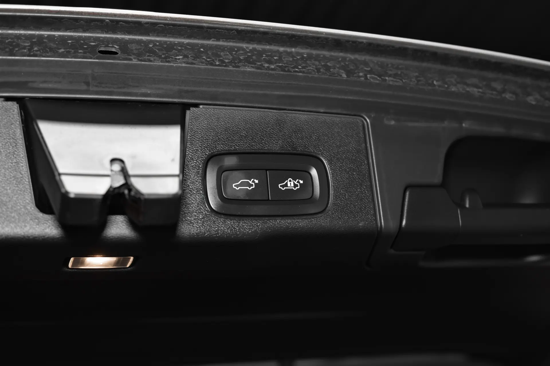 Volvo XC 60 2.0 T6 PHEV Black Edition 43