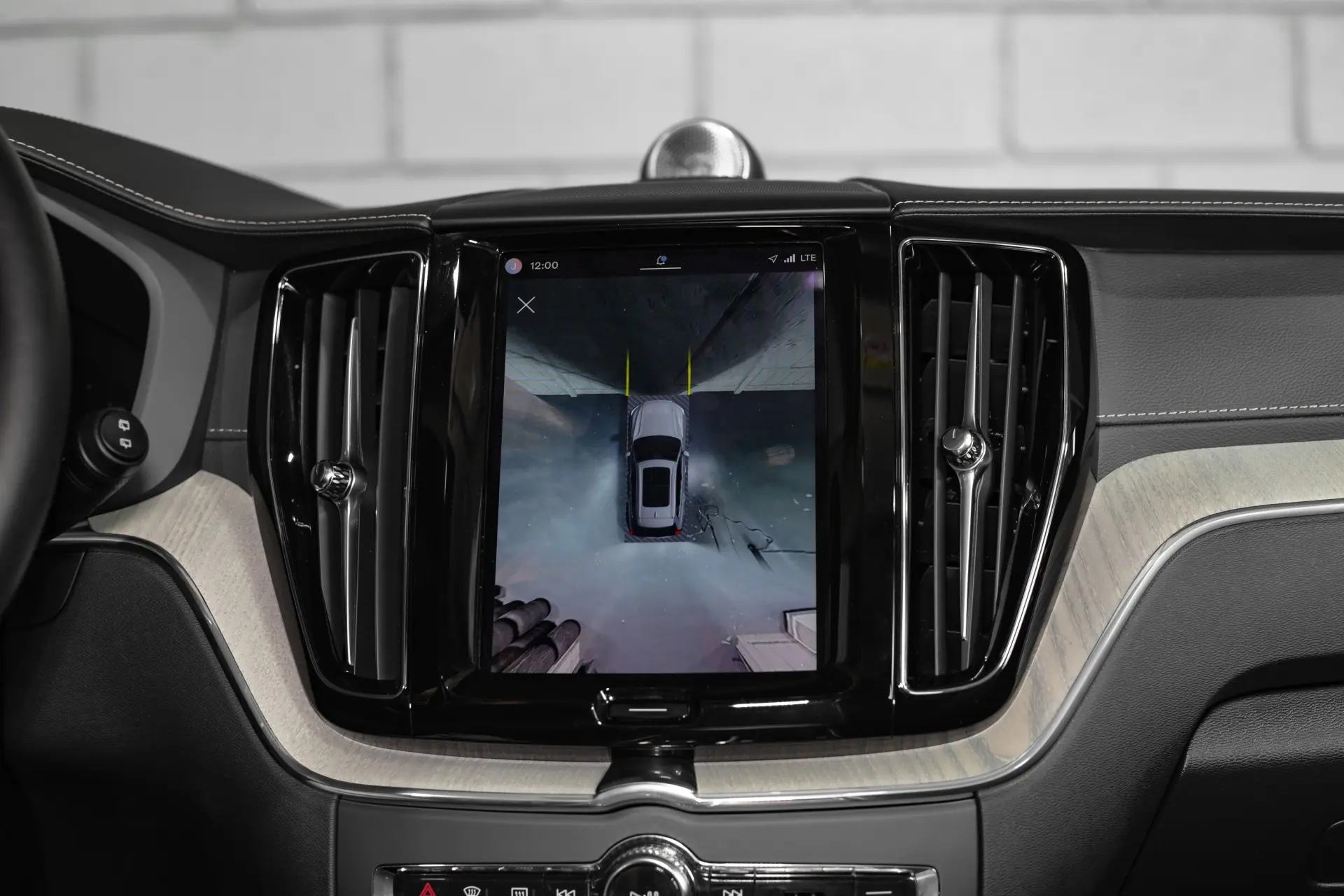Volvo XC 60 2.0 T6 PHEV Black Edition 21