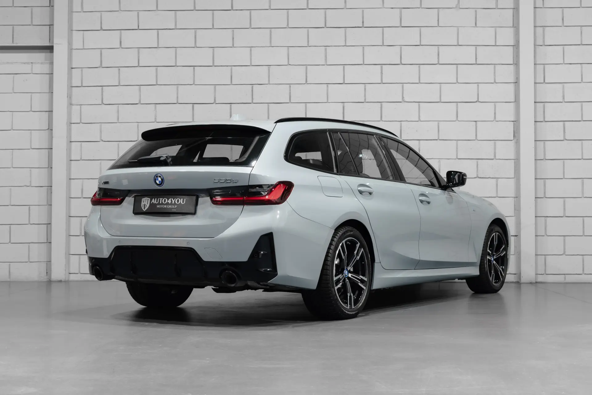 BMW 330 e Pack M Auto 4