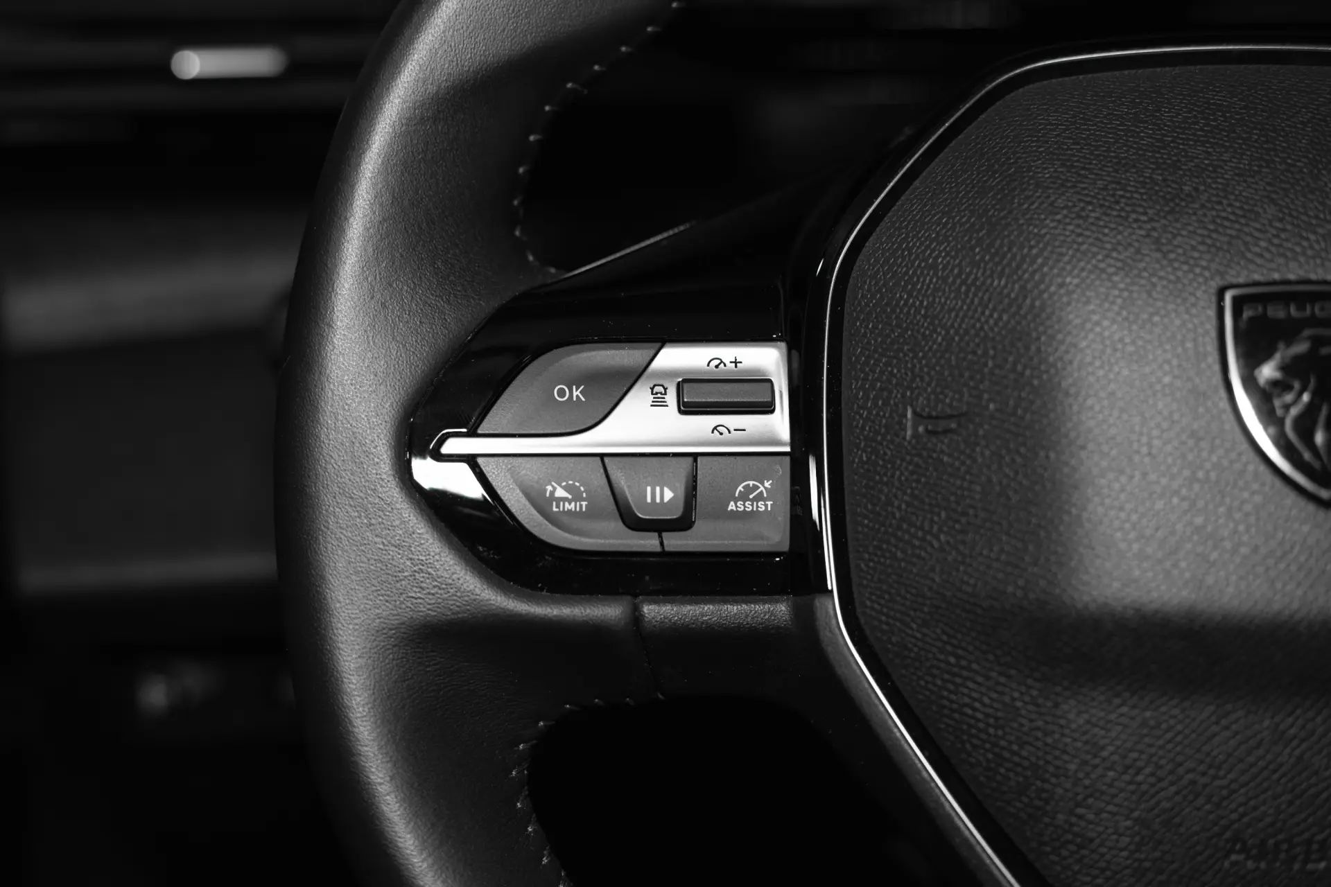 Peugeot 408 1.6 Hybrid Allure e-EAT8 6