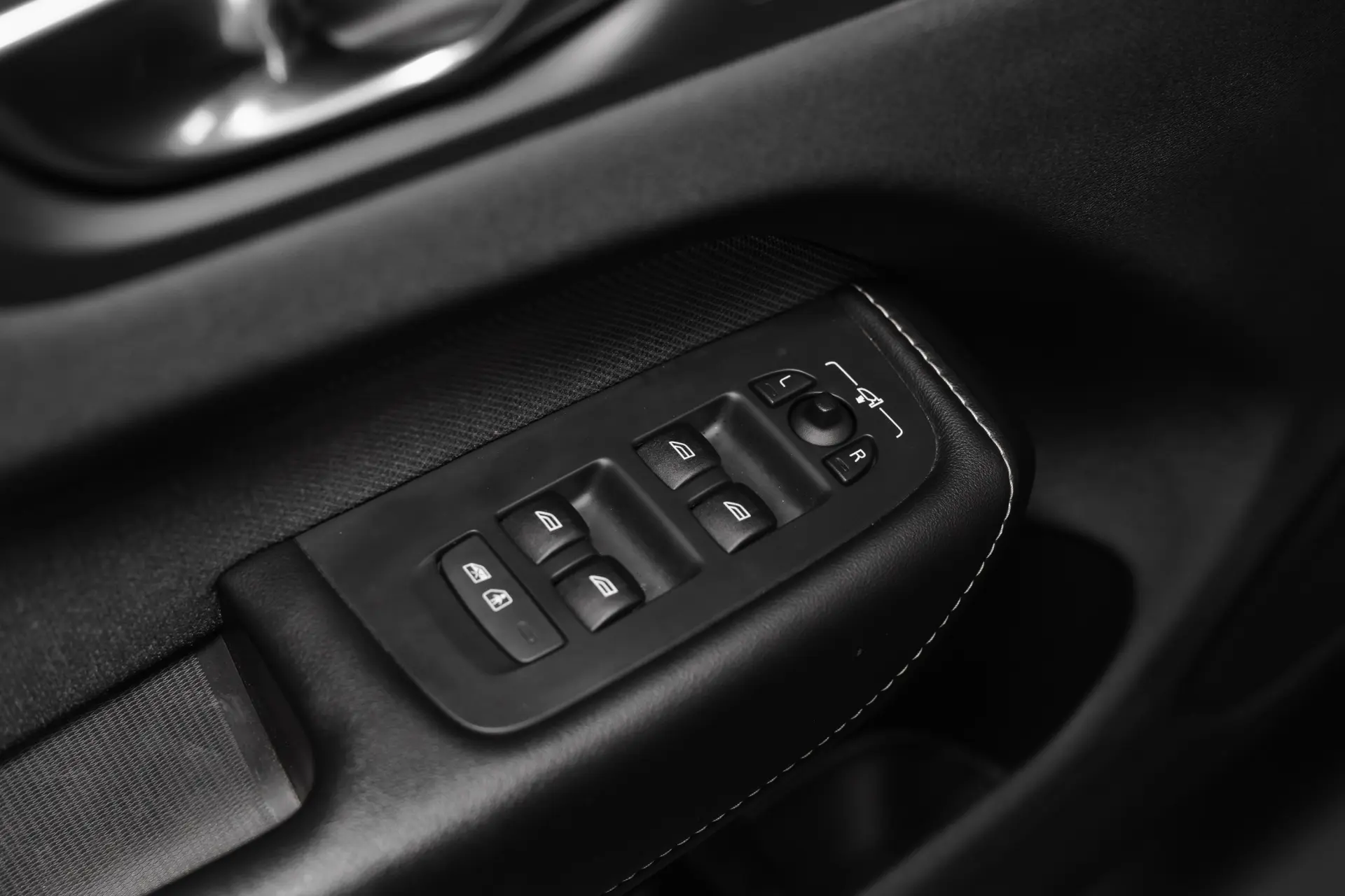 Volvo XC 60 2.0 T6 PHEV Black Edition 24