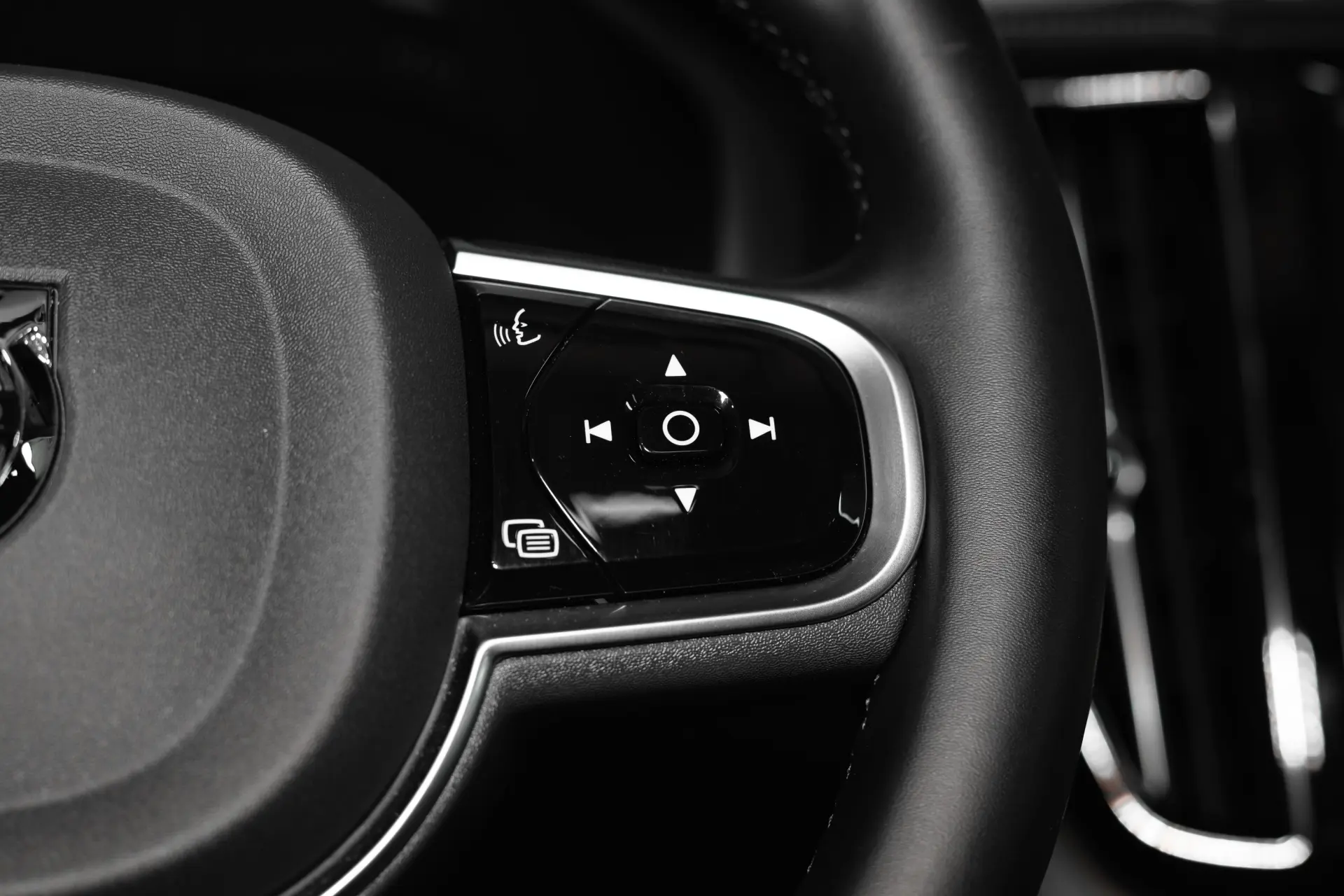Volvo XC 60 2.0 T6 PHEV Black Edition 7