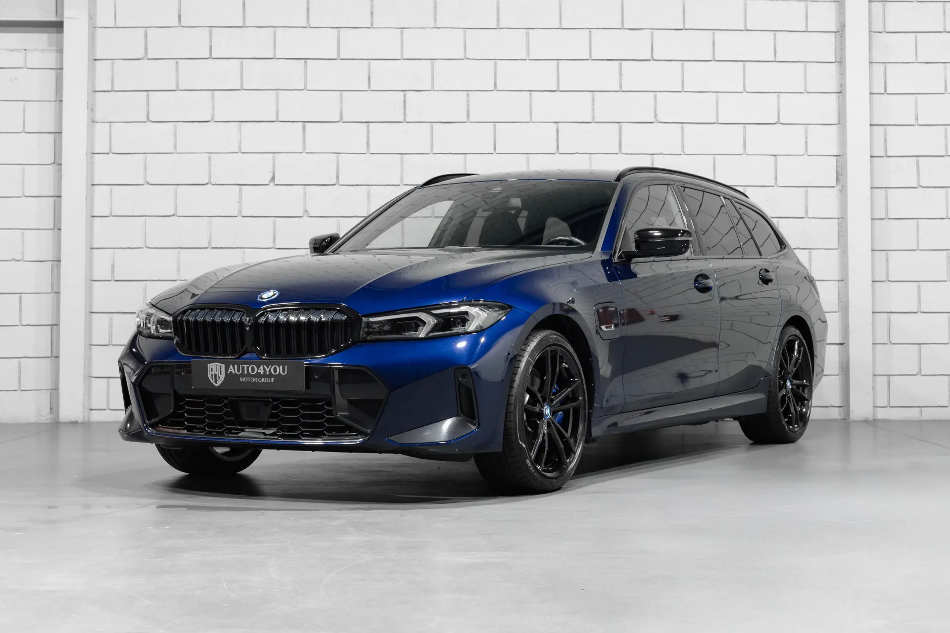 BMW 330 e Pack Desportivo M Auto 1