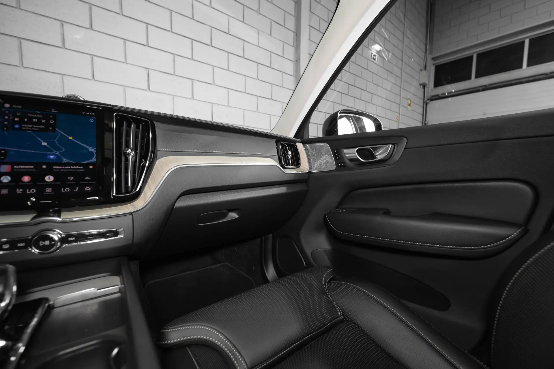 Volvo XC 60 2.0 T6 PHEV Black Edition 40
