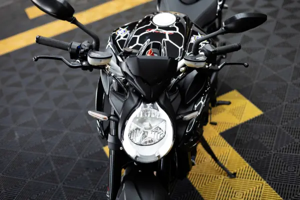 MV Agusta Brutale R 5