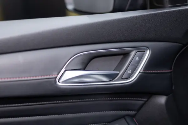 MG EHS 1.5 T-GDI Plug-in Hybrid Luxury 34