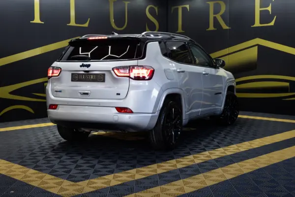 Jeep Compass 1.3 TG S 6