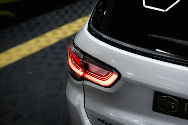 Jeep Compass 1.3 TG S 9