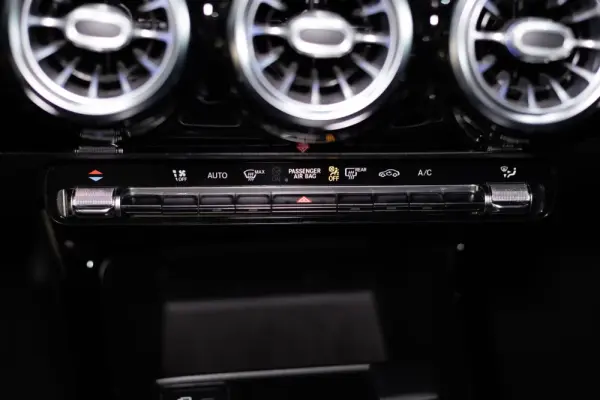 Mercedes-Benz A 180 Limousine d Progressive Aut. 35