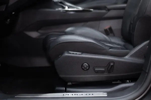 Peugeot 5008 1.5 BlueHDi GT Line EAT8 26