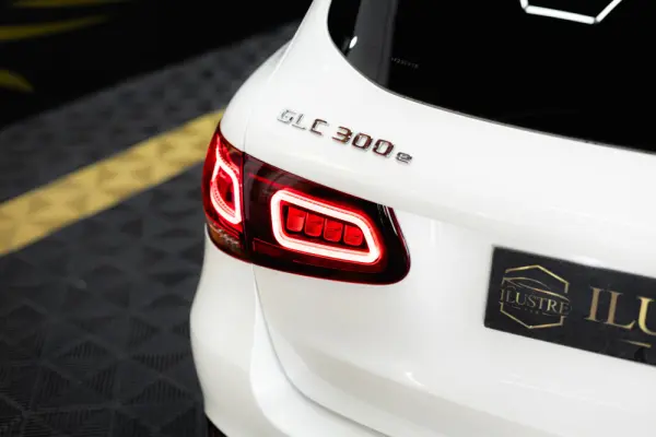 Mercedes-Benz GLC 300 e 4Matic 8