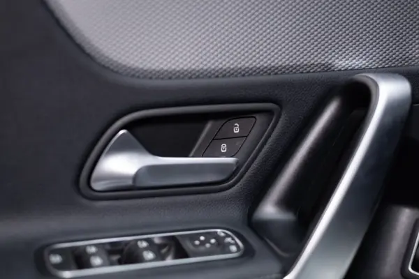 Mercedes-Benz A 250 e Progressive 33