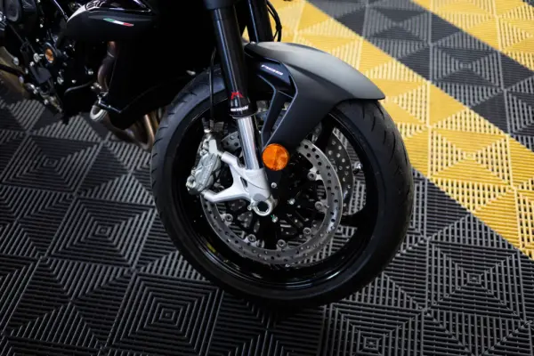 MV Agusta Brutale R 9