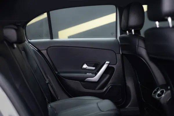 Mercedes-Benz A 250 e Progressive 16