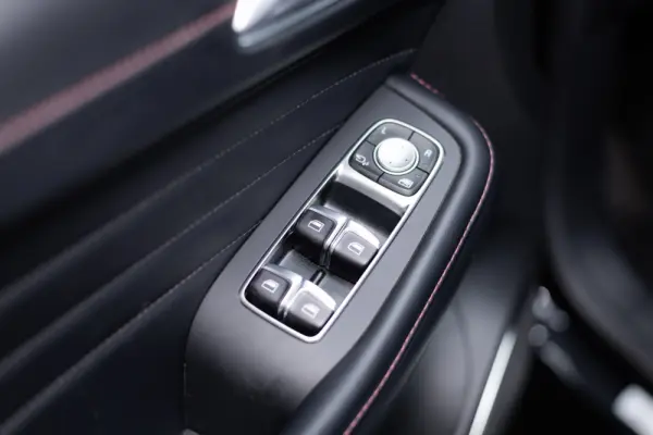 MG EHS 1.5 T-GDI Plug-in Hybrid Luxury 33