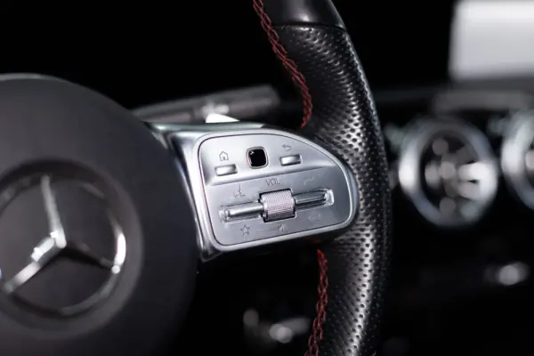 Mercedes-Benz A 180 d AMG Line Aut. 27